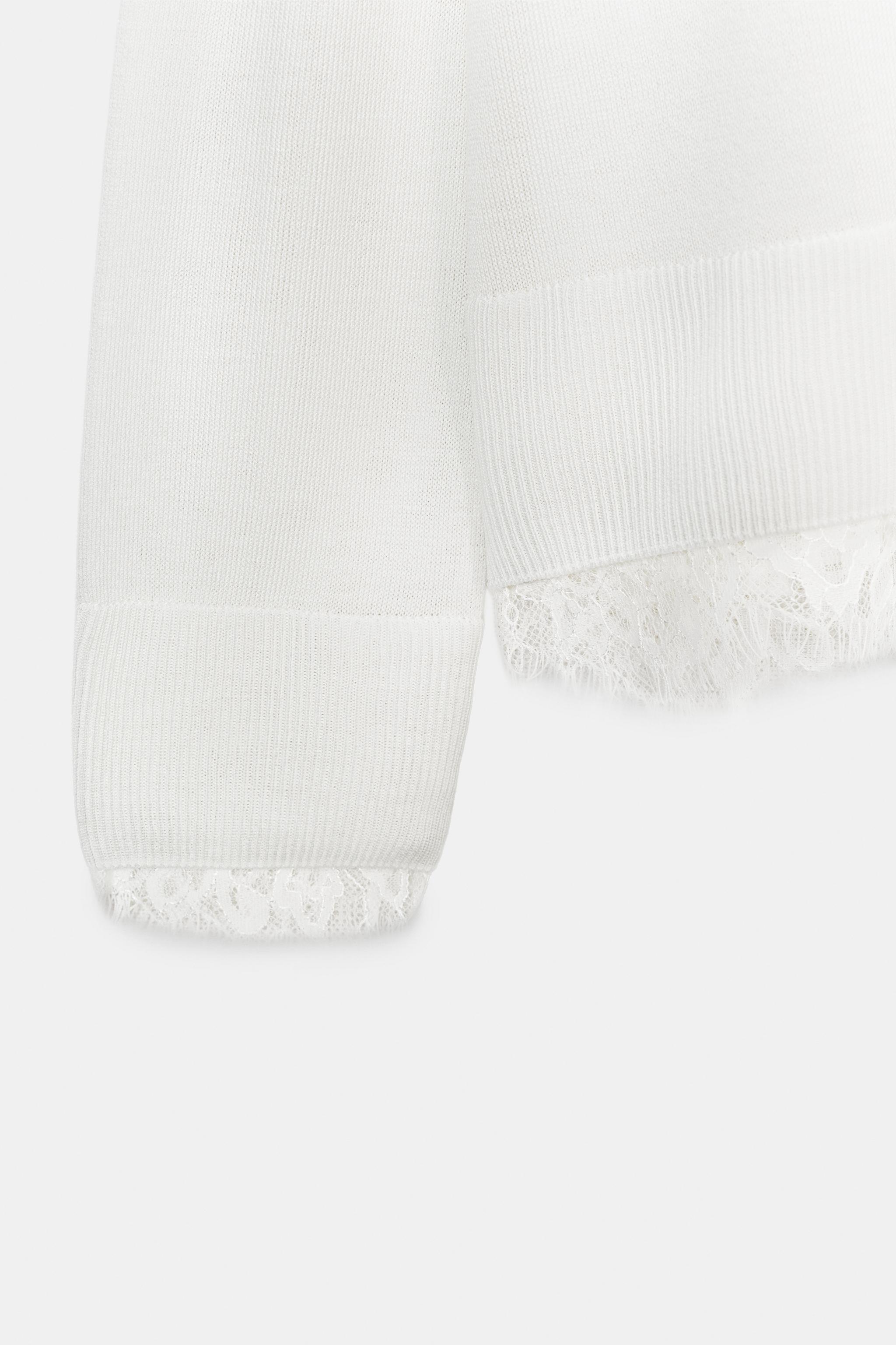 PULL EN MAILLE AVEC DENTELLE